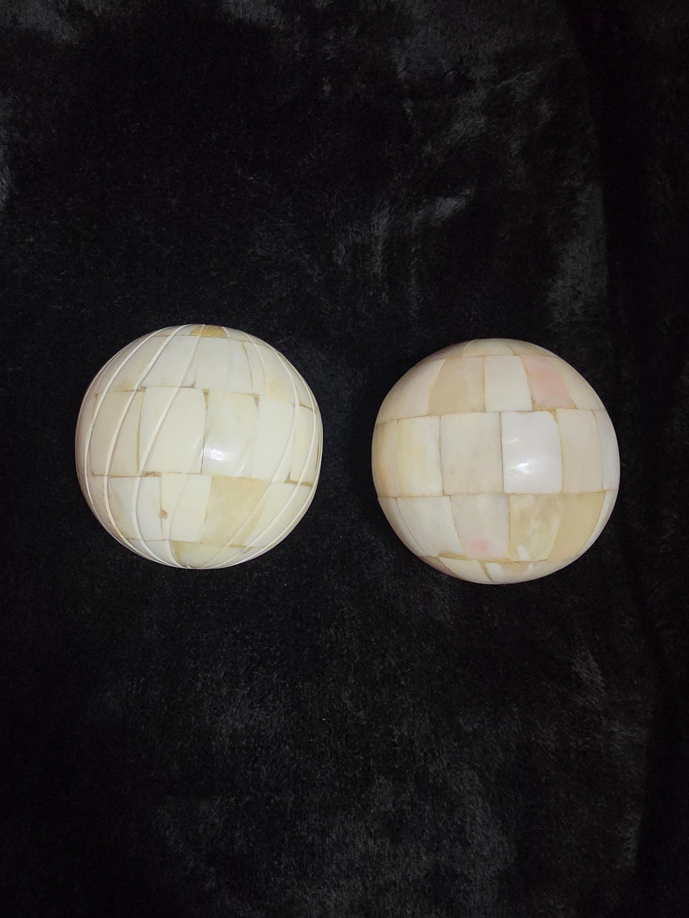 Carpet Ball Spheres Bone Ball Set Of 2, 4"